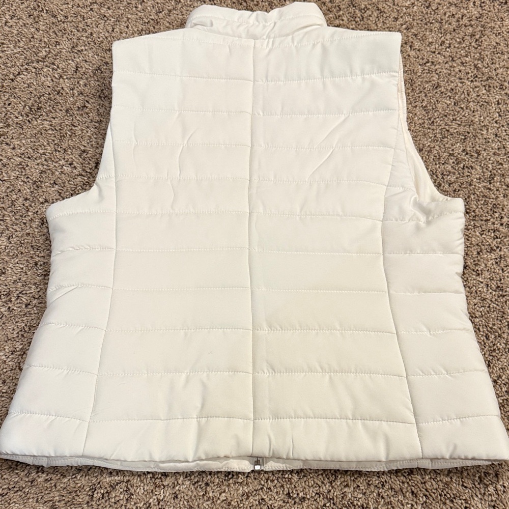 Women's White Quilted Vest - Picture 3 of 3